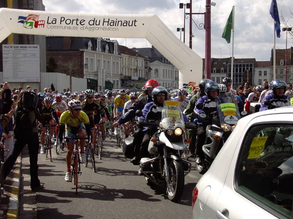 Cyclisme - Paris Roubaix Juniors - départ 09 04 06 (20)